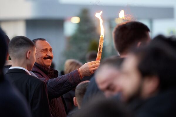 Focul Sfânt a fost adus la aeroportul Chișinăului